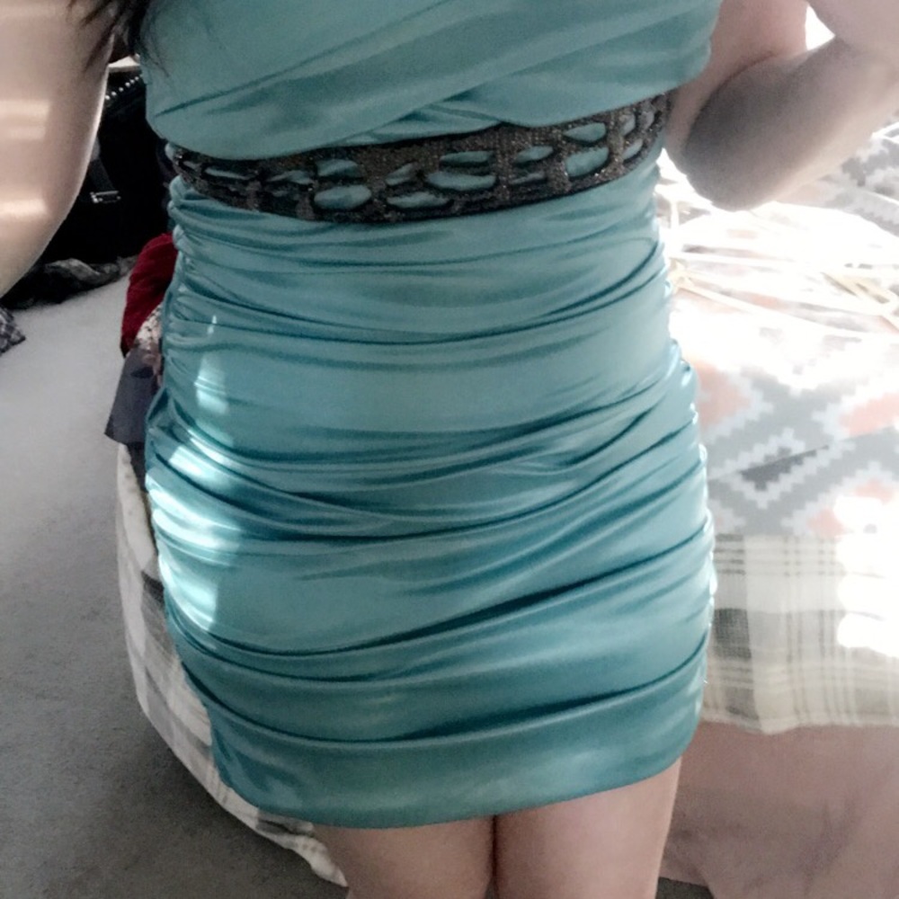 Beautiful strapless dress.